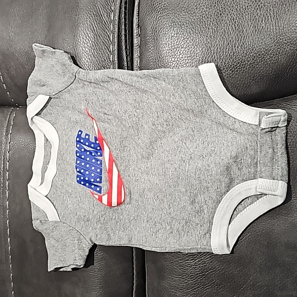 Nike onesie - Picture 1 of 6